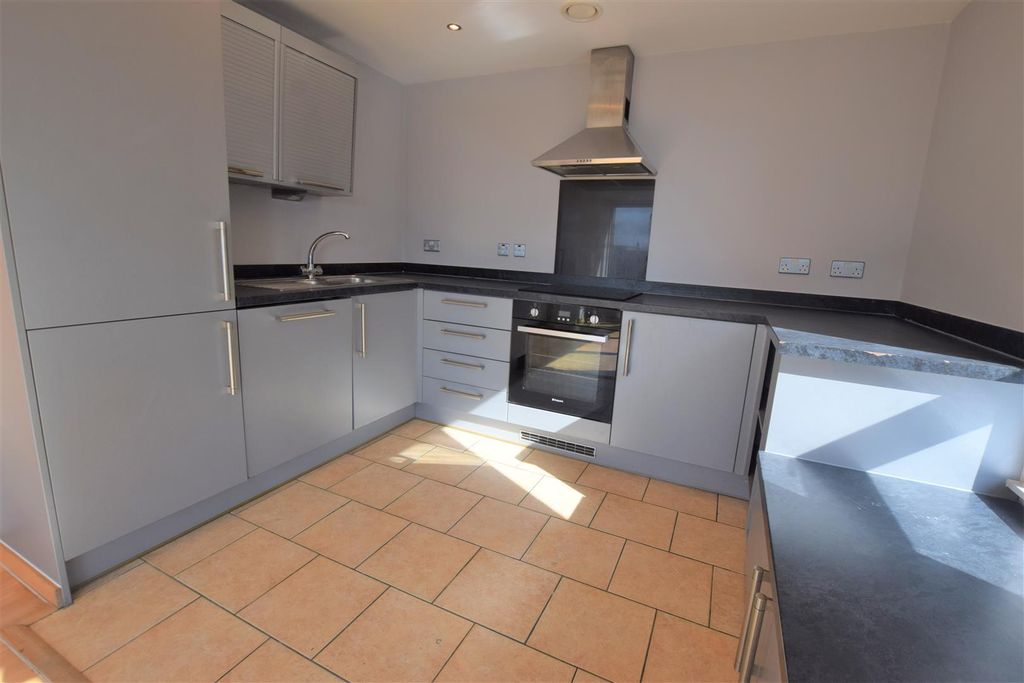 Property photo 3 of 11 Kitchen Pic 1