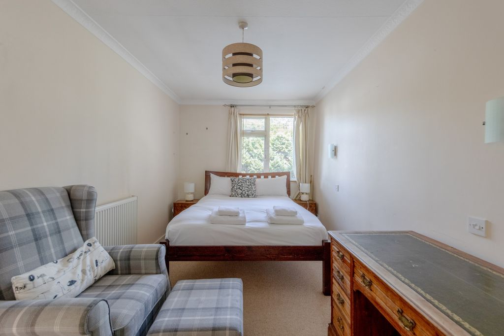 Property photo 2 of 32