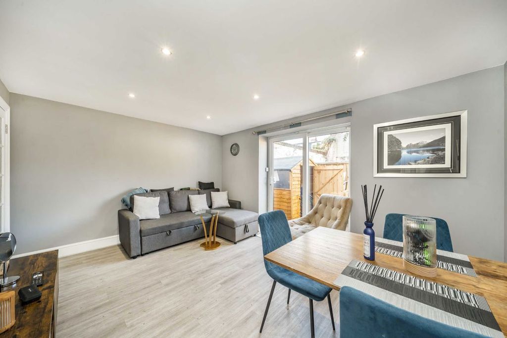 Property photo 2 of 5