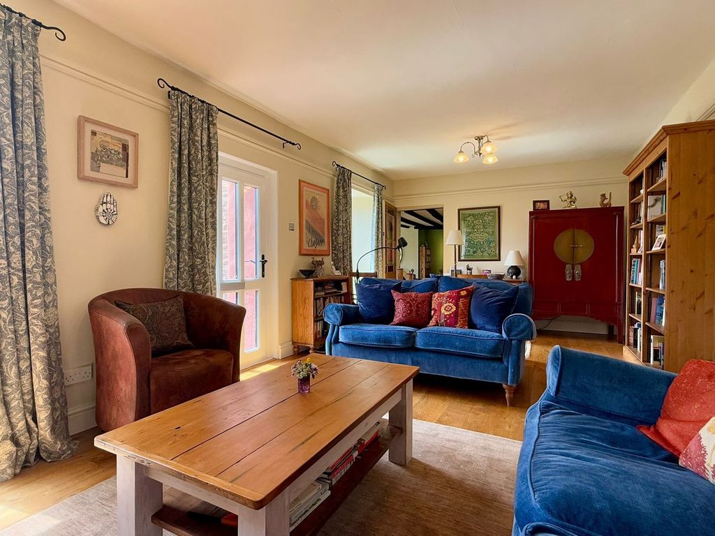 Property photo 2 of 28