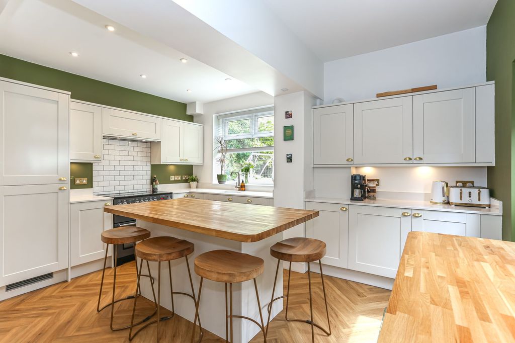 Property photo 2 of 43