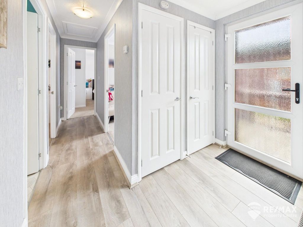 Property photo 2 of 21 Entrance Hallway.Jpg