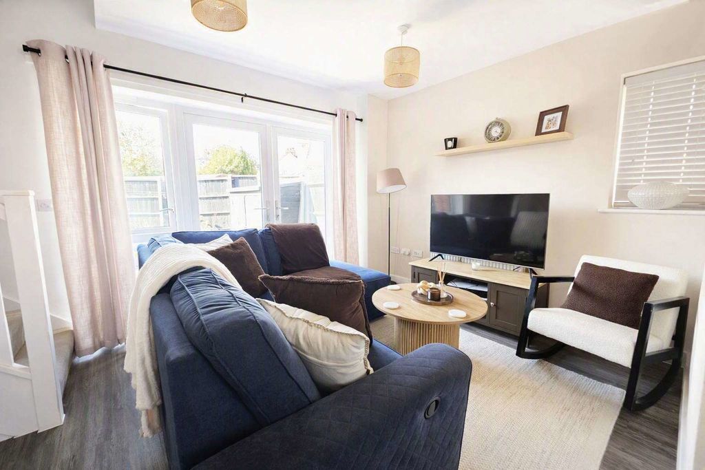 Property photo 2 of 17 Lounge