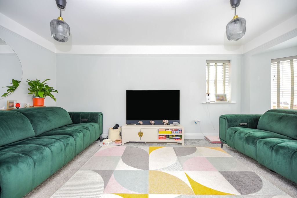 Property photo 2 of 14