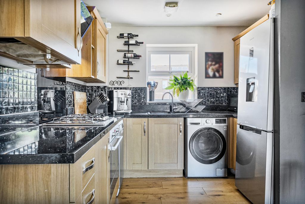 Property photo 3 of 16 Kitchen