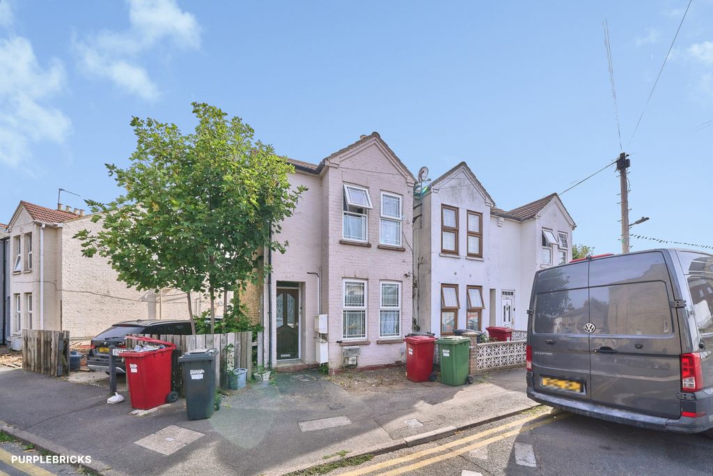 Property photo 2 of 31