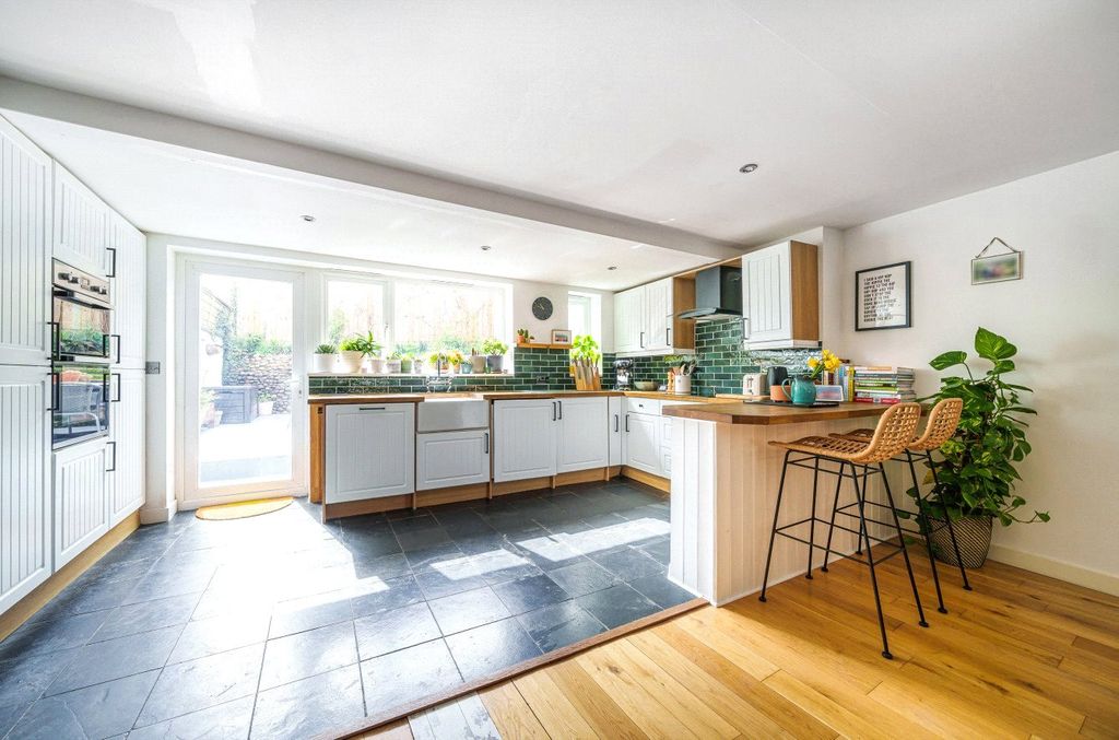 Property photo 2 of 12 Breakfast Bar