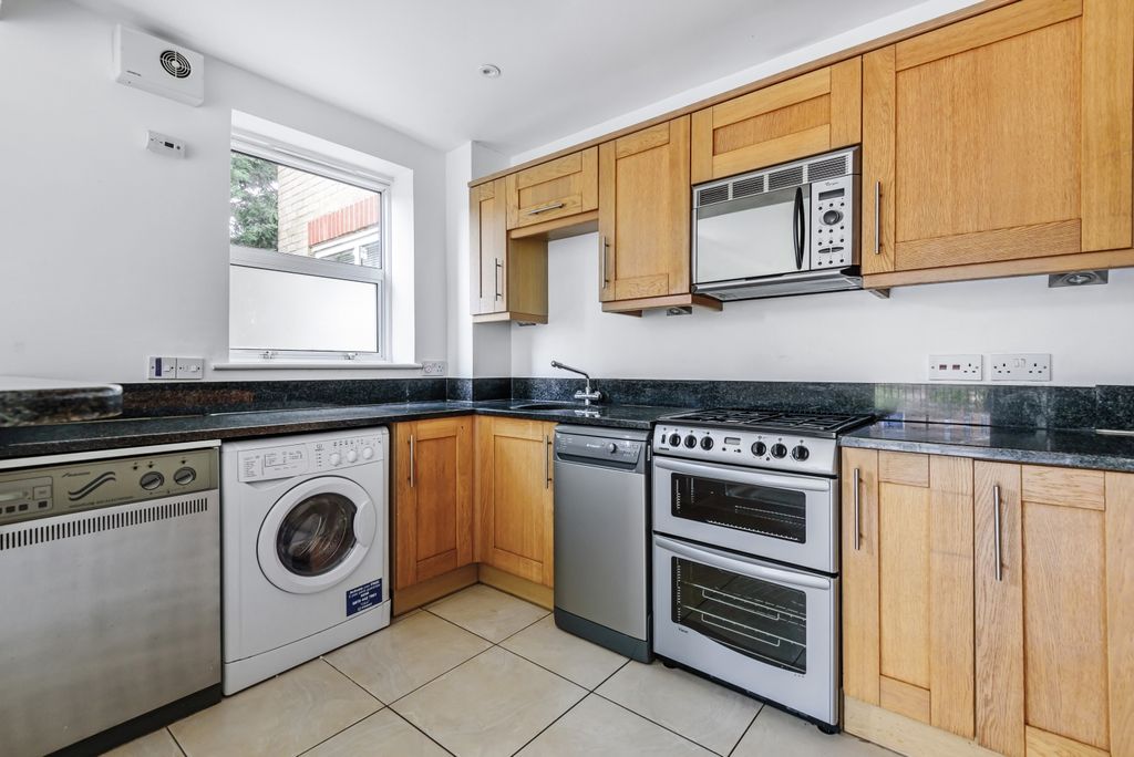 Property photo 3 of 8 922555 (4)