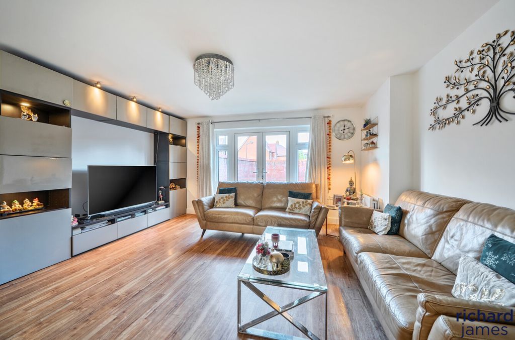 Property photo 3 of 16 4A58Aa14305A4A768320F86799E3181F