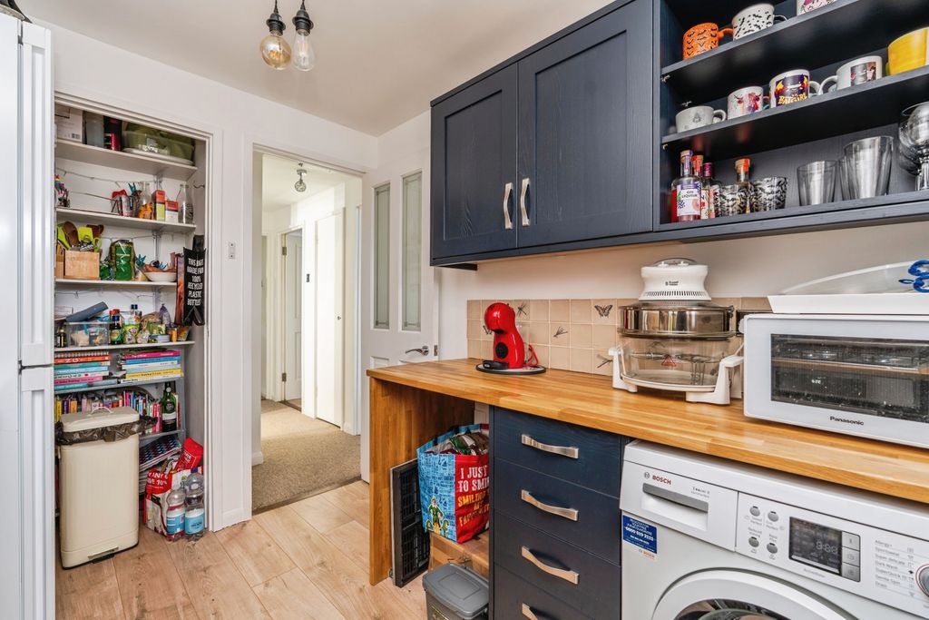 Property photo 3 of 20