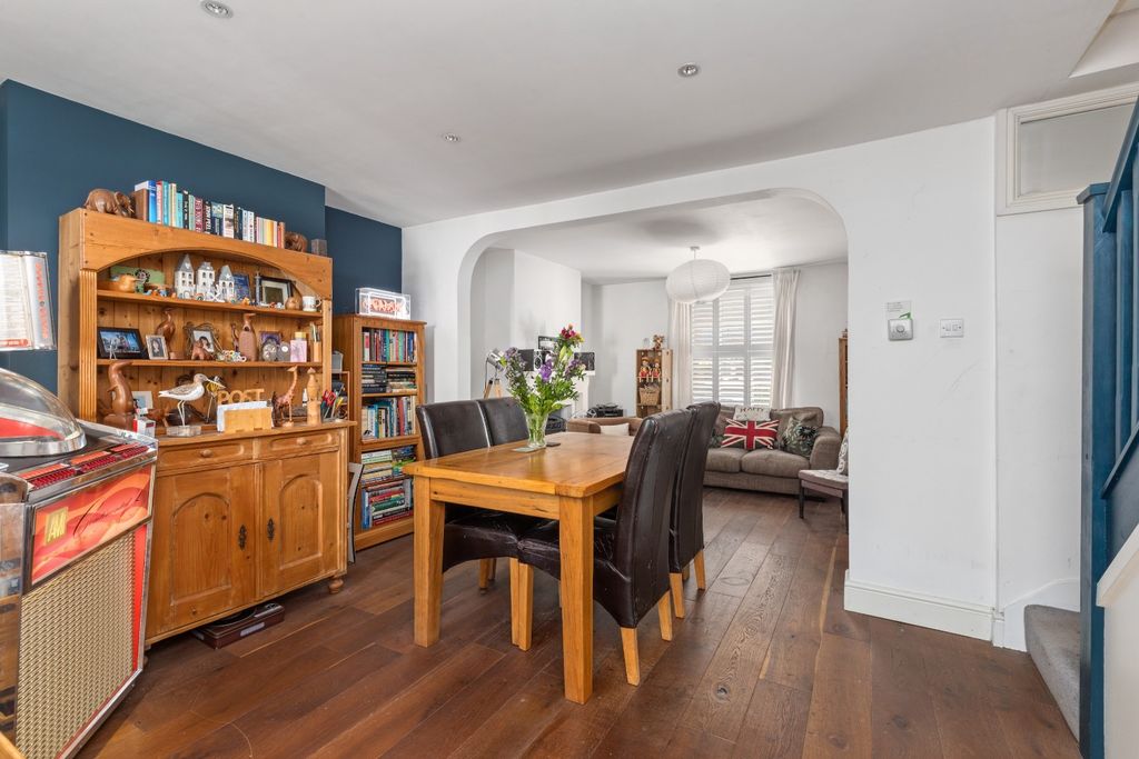 Property photo 3 of 11 4354926