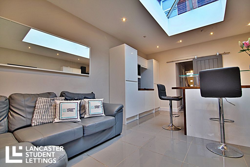 Property photo 1 of 11 Property Photo