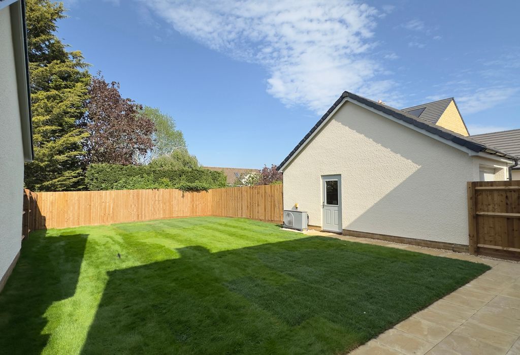 Property photo 3 of 31