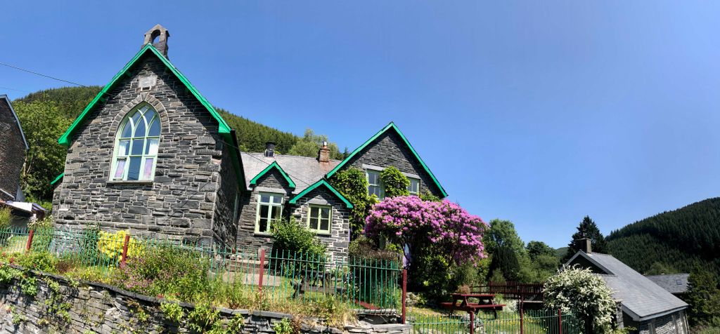 Property photo 1 of 11