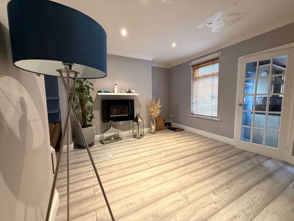 Property photo 3 of 10 Photograph 3