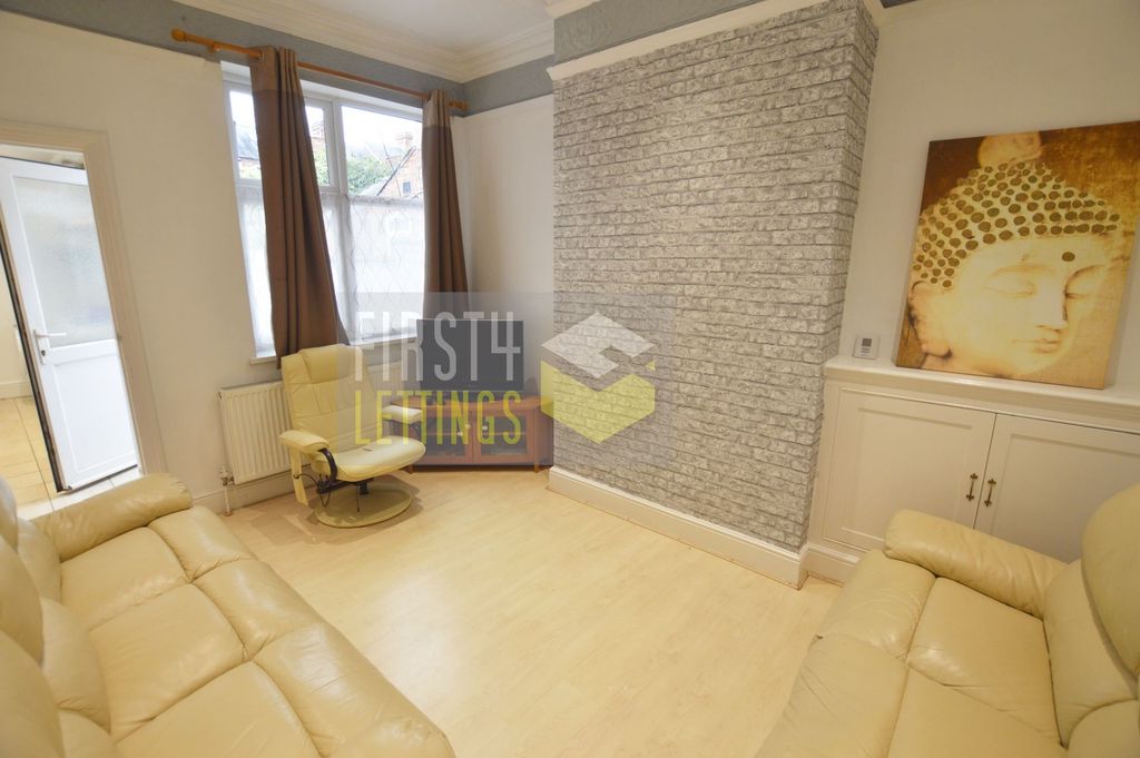 Property photo 1 of 13 Photo 7