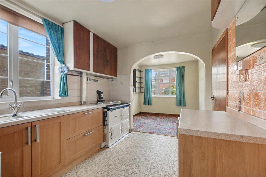 Property photo 3 of 28 Breakfast Kitchen