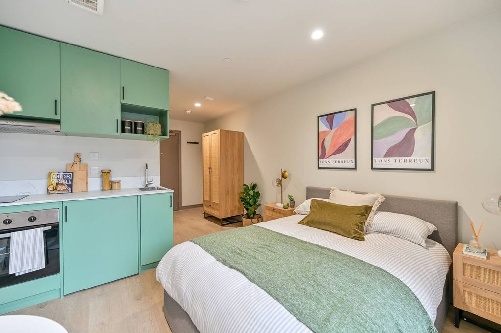 Property photo 1 of 21