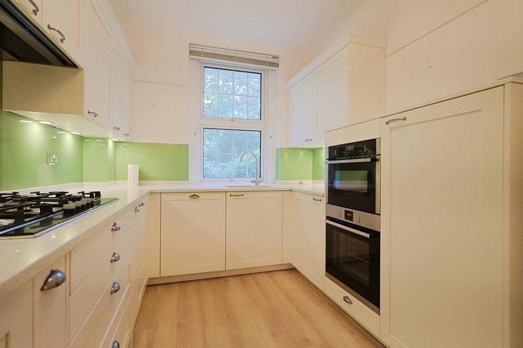 Property photo 3 of 18 Kitchen