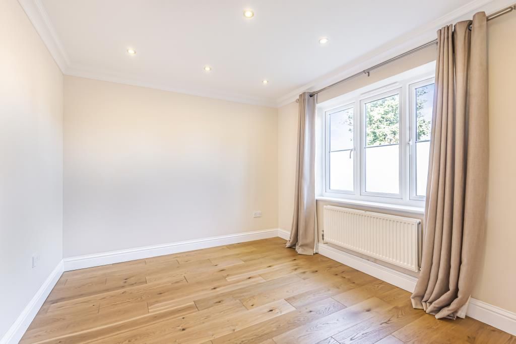 Property photo 2 of 10 Bedroom