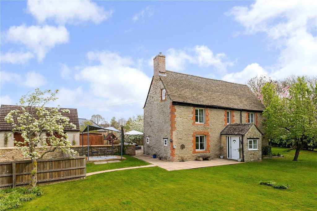 Property photo 1 of 15 Pond Farm