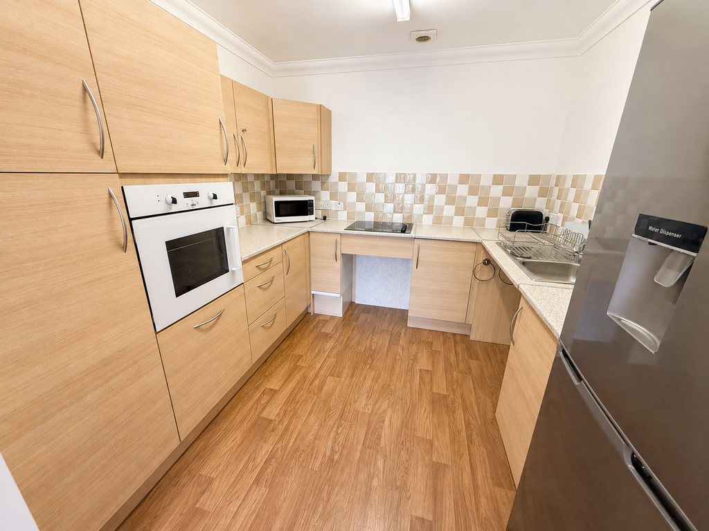 Property photo 3 of 7 Kitchen