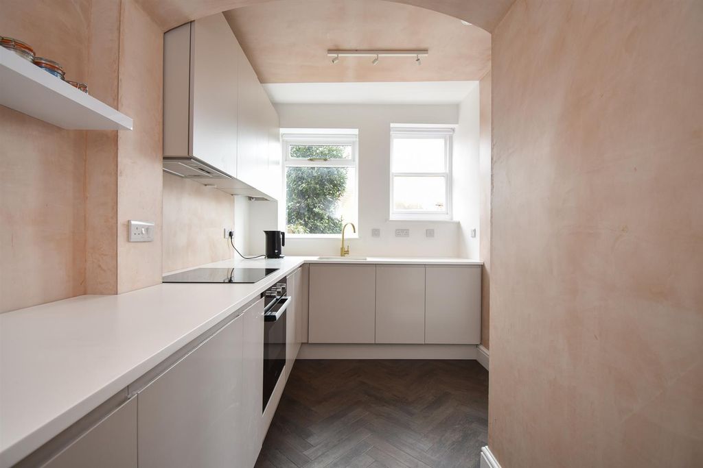 Property photo 2 of 18 Kitchen