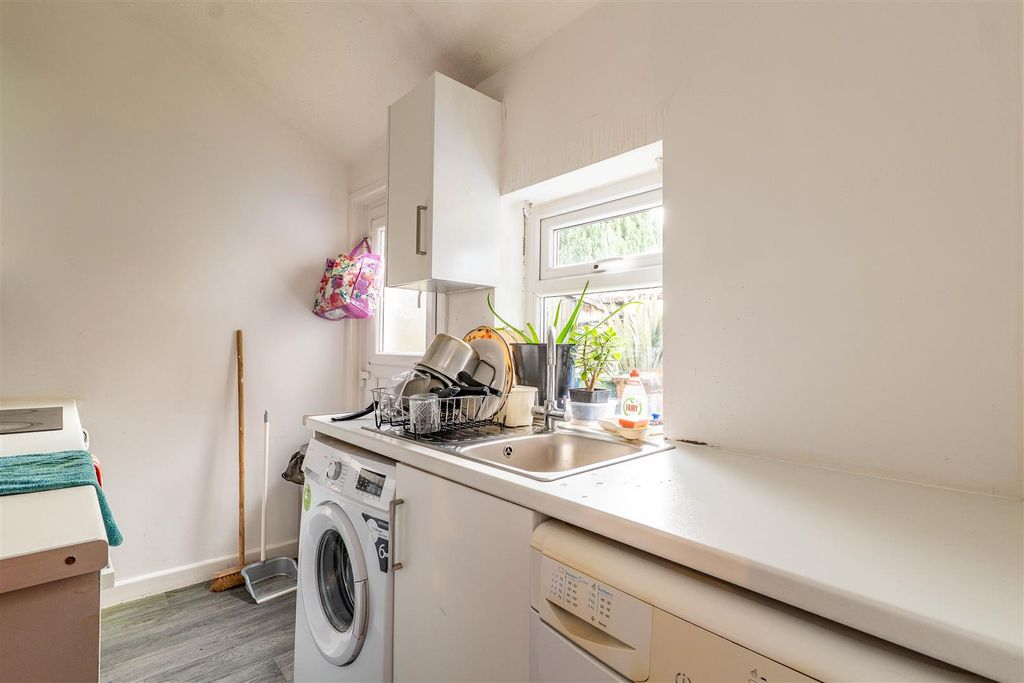 Property photo 3 of 14 Kitchen