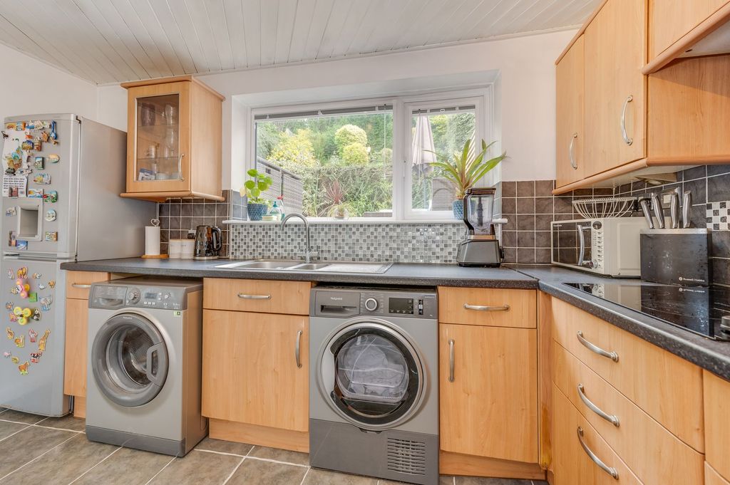 Property photo 3 of 21