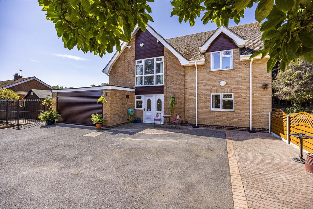 Property photo 2 of 36