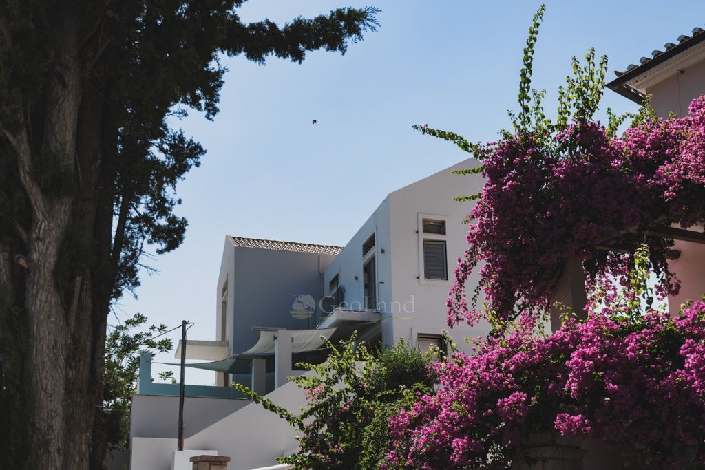 Property photo 3 of 32