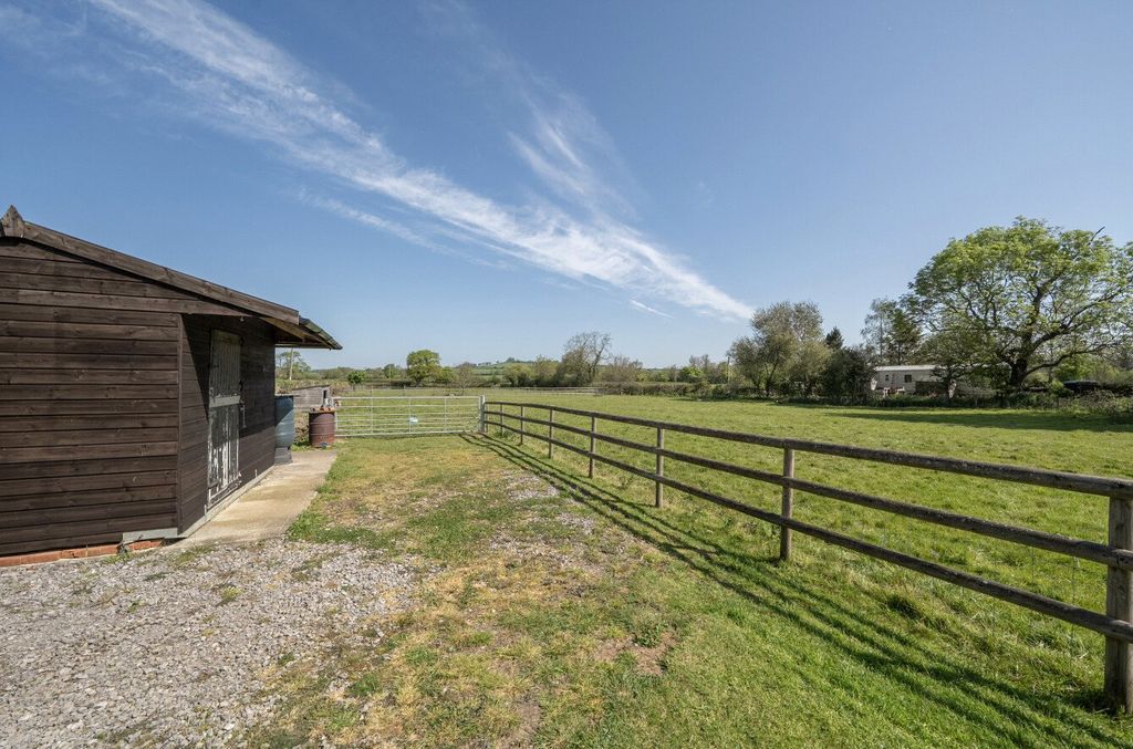 Property photo 2 of 24 Paddocks