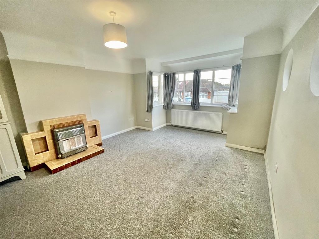 Property photo 2 of 8 Lounge 31 The Byway.Jpg