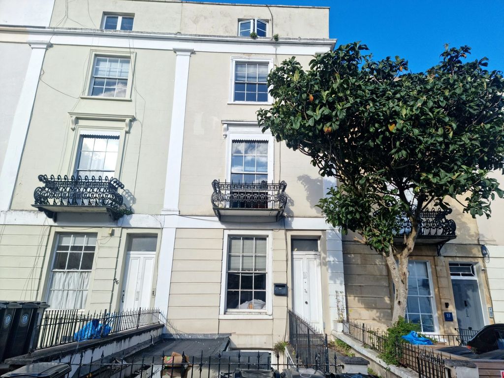 Property photo 1 of 6 Attractive Period Terraced Faã§Ade With Decorative ...
