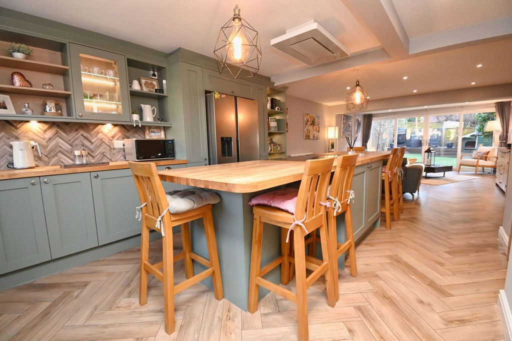 Property photo 1 of 28