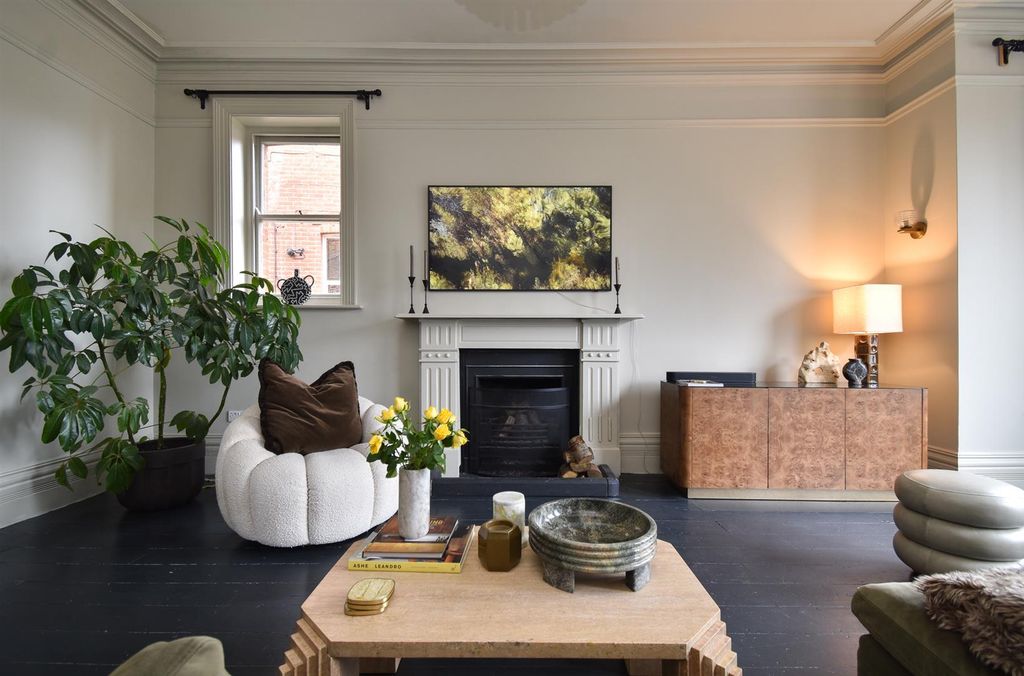 Property photo 2 of 37 Living Room