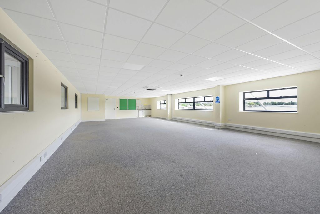 Property photo 3 of 9 894756 1.Jpg