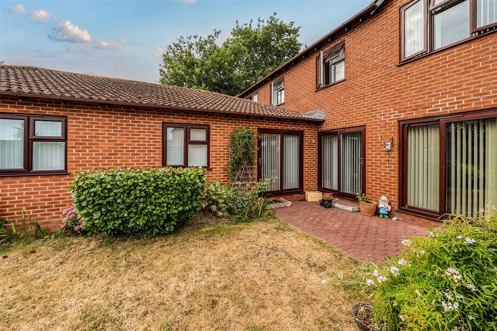 Property photo 1 of 12 Outside