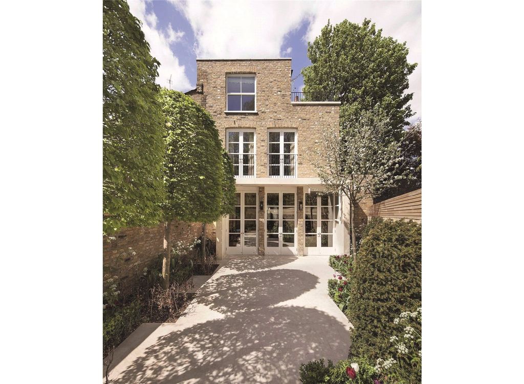 Property photo 1 of 17 Exterior