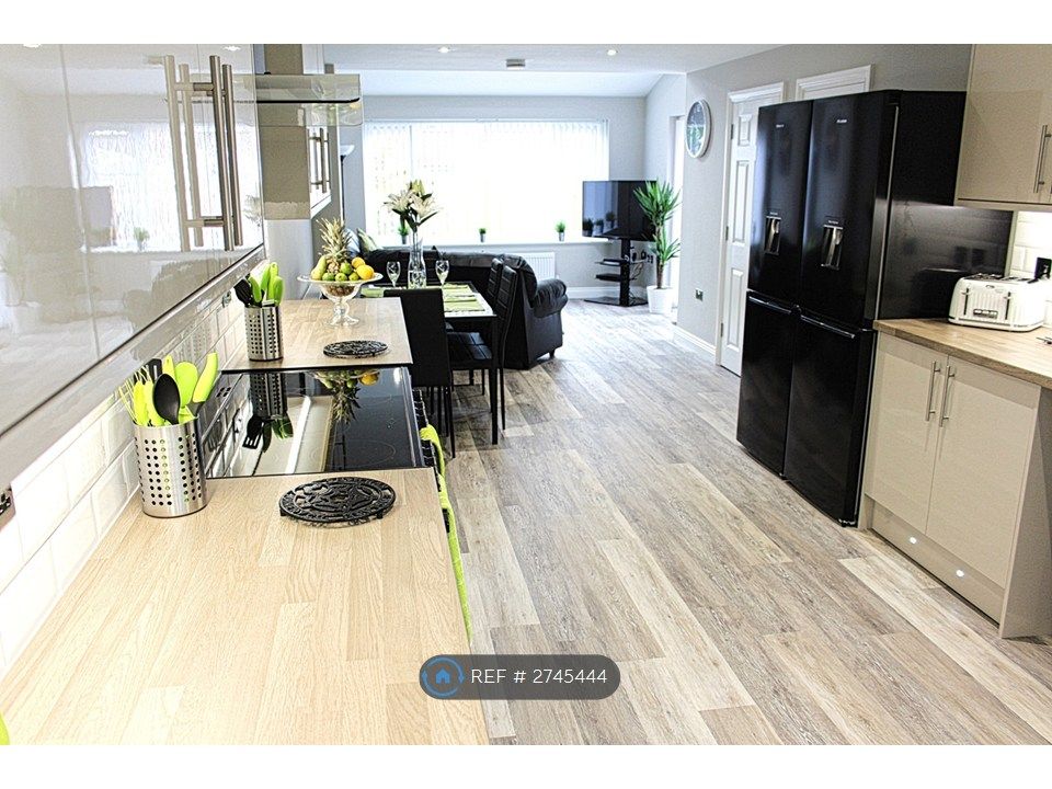 Property photo 1 of 15 New Modern Kitchen With Everything You Could Need