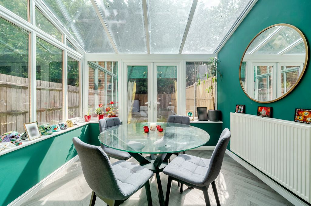 Property photo 3 of 20 Conservatory