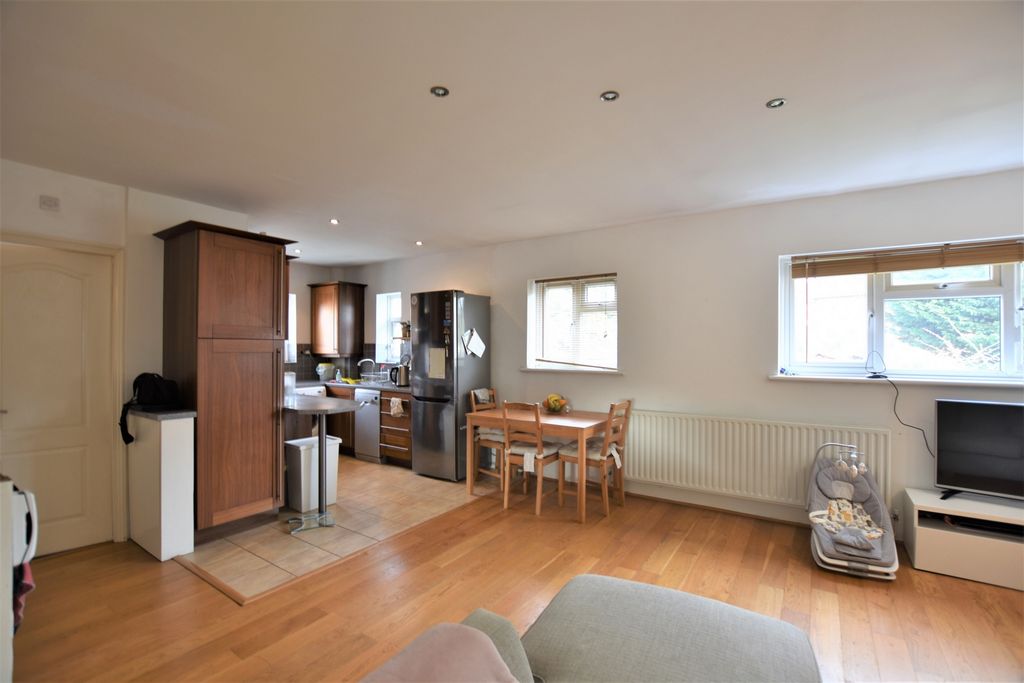 Property photo 3 of 12 Photo 6