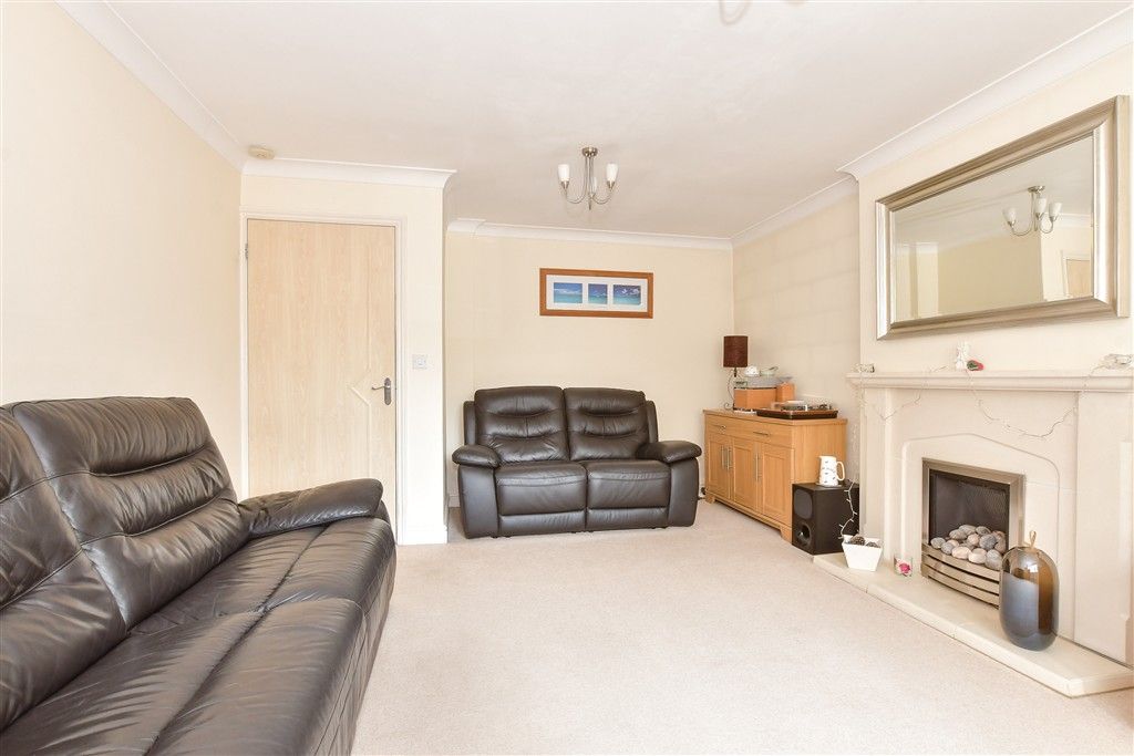 Property photo 2 of 14 Lounge