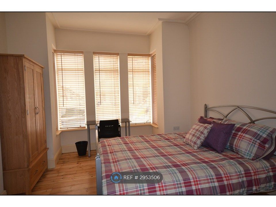 Property photo 2 of 9 Downstairs Double Bedroom