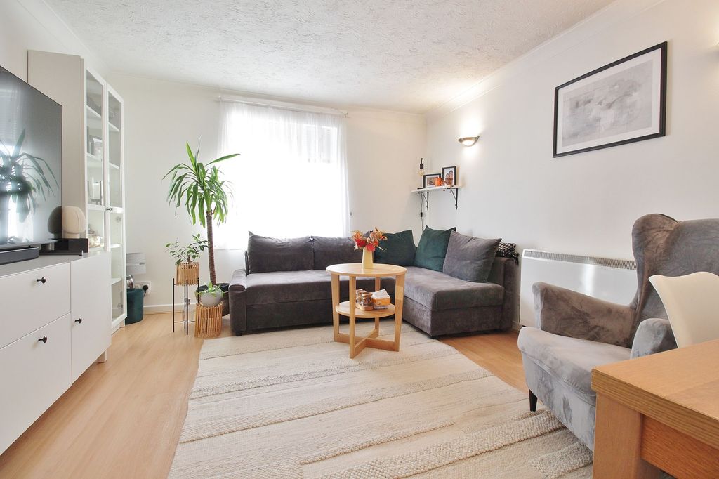 Property photo 2 of 6