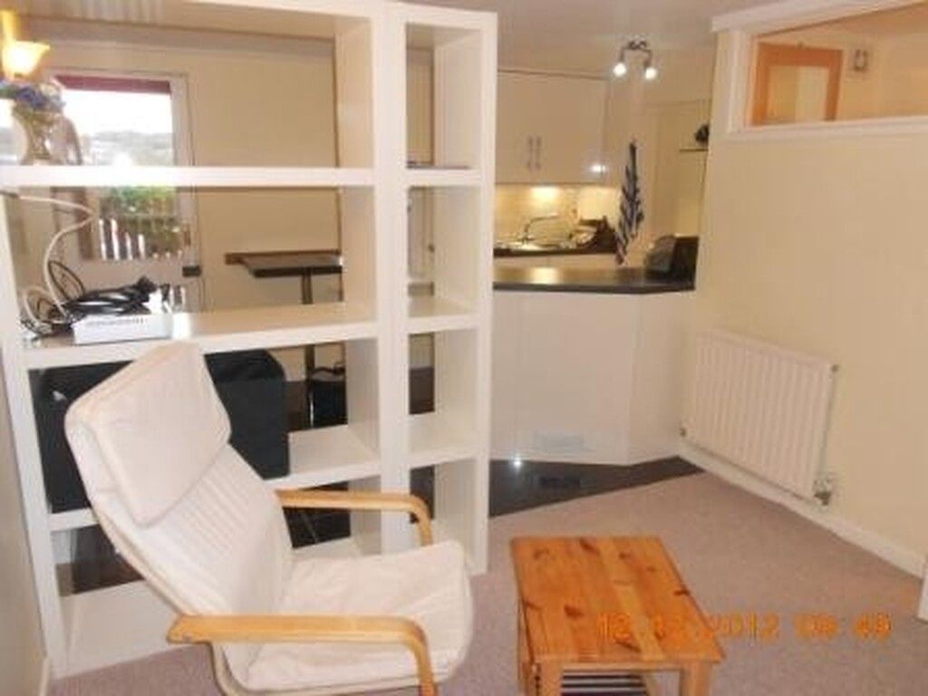 Property photo 1 of 7 Lounge To Kitchen .J