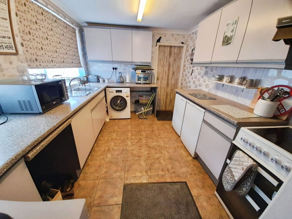 Property photo 3 of 12 Pbox-Kitchen-313541.Jpg
