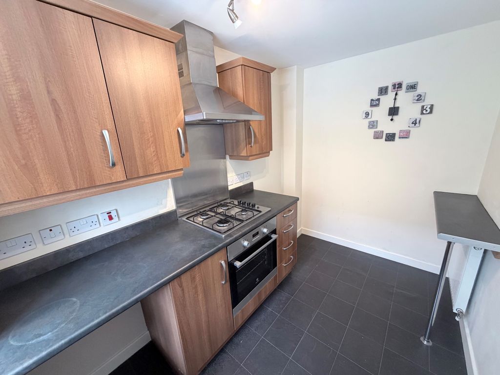Property photo 3 of 14 Earnshaw 5