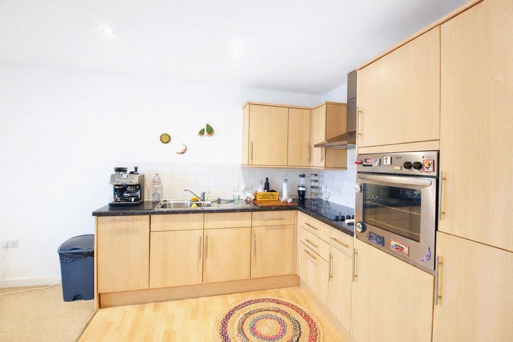 Property photo 2 of 5 Kitchen