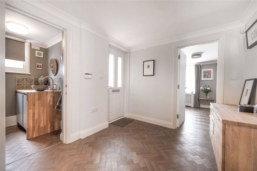 Property photo 2 of 27 Picture No. 15